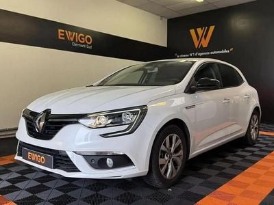 Blanc Occasion 2020 Renault Mégane IV LIMITED Berline | 15 990 € (Prix juste)