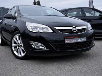 Noir Occasion 2012 Opel Astra Cosmo Berline | 9 400 € (Prix juste)