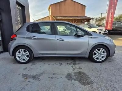Gris clair Occasion 2018 Peugeot 208 Signature Sky Citadine | 8 790 € (Prix juste)
