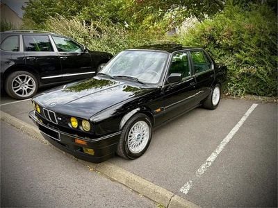 Noir Occasion 1990 BMW 325 Berline | 26 000 €