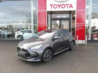 Gris Occasion 2021 Toyota Yaris Hybrid Design Berline | 16 990 € (Prix juste)