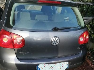 Gris Occasion 2005 VW Golf Berline | 1 100 € (Bon prix)