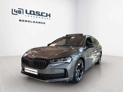Gris Occasion 2025 Skoda Superb SportLine Break | 53 323 €