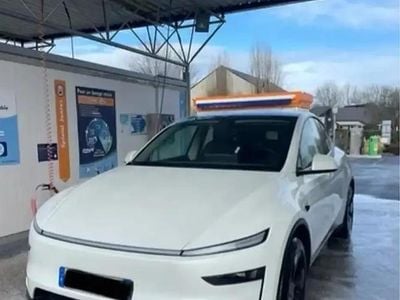 Blanc Occasion 2025 Tesla Model Y Long Range RWD SUV | 35 000 € (Prix juste)