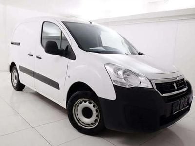 Blanc Occasion 2017 Peugeot Partner Monospace | 11 750 € (Prix juste)