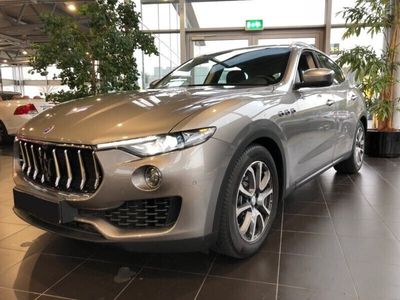 Gris Occasion 2016 Maserati Levante SUV | 81 700 €
