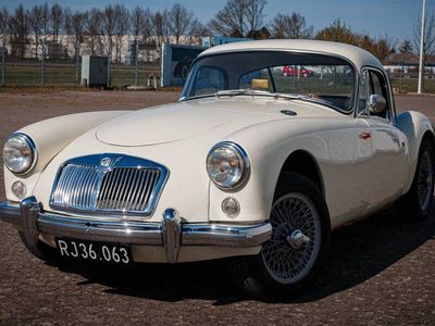Rouge Occasion 1959 MG MGA Coupé | 21 300 €