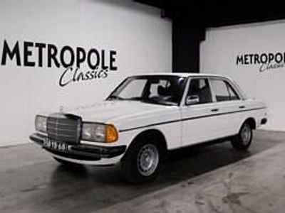 Occasion Mercedes 230 109 ch (80 kW) 1977 Blanc Berline