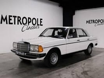 Blanc Occasion 1977 Mercedes 230 Berline | 13 500 €