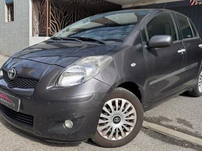 Occasion Toyota Yaris 69 ch (50 kW) 2011 Gris Citadine