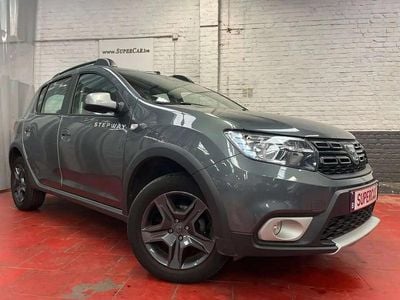 Gris Occasion 2017 Dacia Sandero Stepway Berline | 9 990 € (Bon prix)