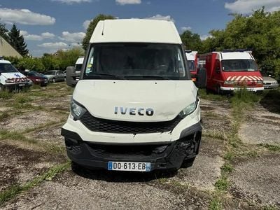 Occasion Iveco Daily 106 ch (77 kW) 2015 Blanc Van