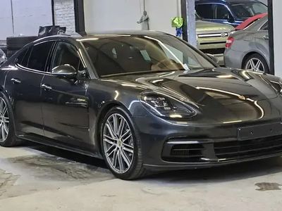 Porsche Panamera 4