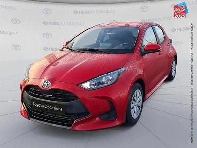 Rouge intense (n) Occasion 2023 Toyota Yaris Hybrid Berline | 18 499 € (Bon prix)