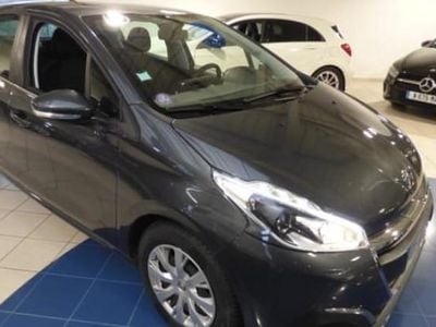 Gris Occasion 2016 Peugeot 208 Active Citadine | 7 990 € (Prix assez cher)