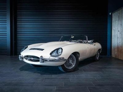 Blanc Occasion 1967 Jaguar E-Type Cabriolet | 145 900 €