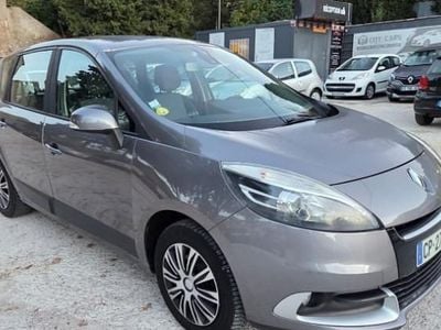 Gris Occasion 2013 Renault Scénic III Authentique Monospace | 5 490 € (Prix juste)