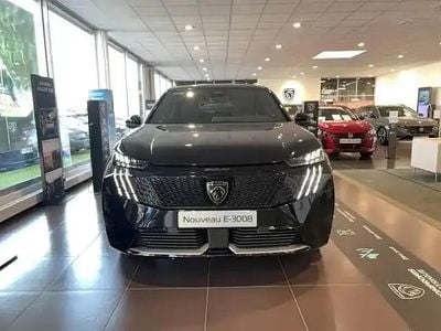 Noir perla nera teinte m. Occasion 2025 Peugeot e-3008 SUV | 37 980 € (Bon prix)