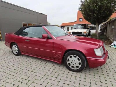 Mauve Occasion 1992 Mercedes E300 Cabriolet | 16 000 €