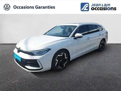 Blanc pur Occasion 2024 VW Passat Break | 39 390 € (Prix assez cher)