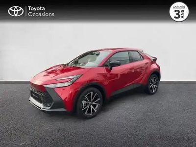 Rouge intense métallisé Occasion 2025 Toyota C-HR Design SUV | 37 490 € (Prix cher)