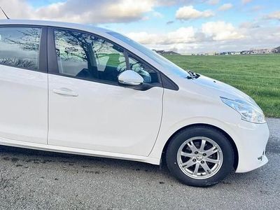 Occasion 2013 Peugeot 208 Allure Citadine | 2 500 €