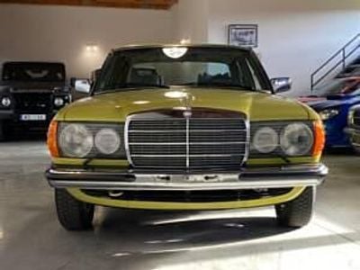 Jaune Occasion 1979 Mercedes 250 Berline | 34 000 €