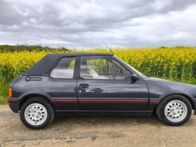 Noir Occasion 1987 Peugeot 205 Cabriolet | 6 000 €