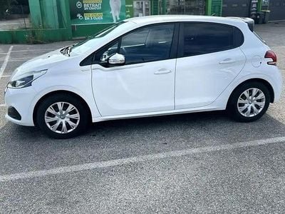 Blanc Occasion 2015 Peugeot 208 Citadine | 9 000 € (Prix cher)