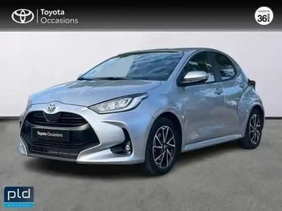 Gris minéral (m) Occasion 2023 Toyota Yaris Design Berline | 17 990 € (Prix juste)
