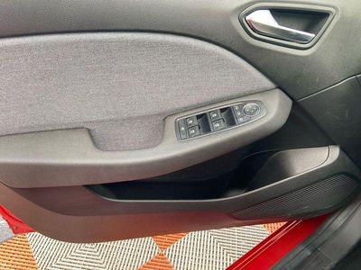 Rouge Occasion 2024 Renault Clio V Techno Berline | 16 990 € (Prix assez cher)