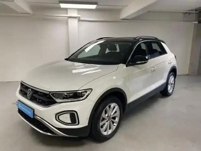 Blanc pur/toit noir Occasion 2023 VW T-Roc Life SUV | 24 490 € (Prix juste)
