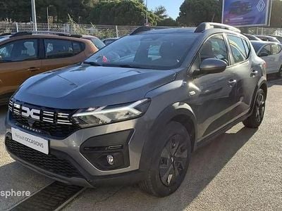 Gris schiste métallisé Occasion 2024 Dacia Sandero Expression Citadine | 15 999 € (Prix juste)