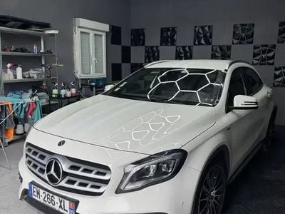 Mercedes GLA220