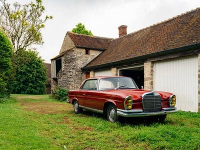 Rouge Occasion 1967 Mercedes 250 SE Coupé | 29 500 €