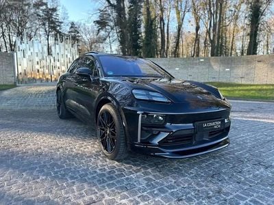 Noir Occasion 2024 Porsche Macan Turbo SUV | 135 000 €
