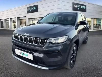 Solid black Occasion 2024 Jeep Compass Altitude SUV | 27 990 € (Prix juste)