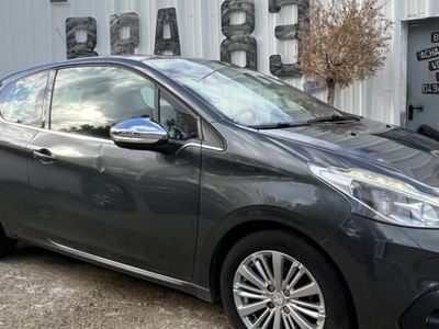 Occasion 2015 Peugeot 208 Allure Citadine | 7 990 € (Prix juste)