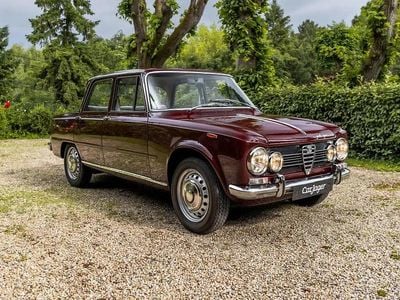 Rouge Occasion 1968 Alfa Romeo Giulia Super Citadine | 27 000 €