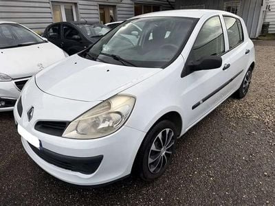 Blanc Occasion 2008 Renault Clio III Authentique Berline | 5 990 € (Prix juste)