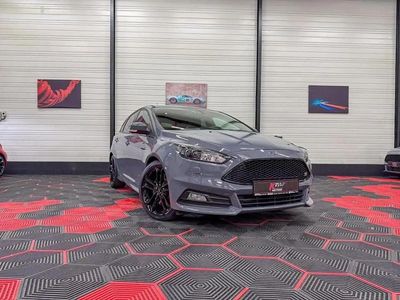 Gris Occasion 2016 Ford Focus ST Berline | 16 490 € (Prix cher)