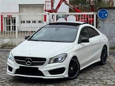 Blanc Occasion 2015 Mercedes CLA200 AMG Berline | 17 990 €