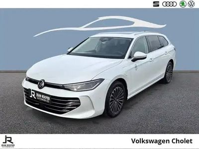 Blanc oryx nacre Occasion 2024 VW Passat Elegance Break | 45 990 € (Prix juste)