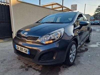 Gris Occasion 2013 Kia Rio Active Berline | 6 450 € (Prix juste)