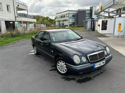Bleu Occasion 1998 Mercedes E290 Berline | 2 500 €