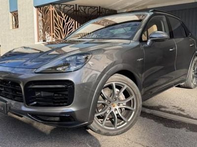 Gris Occasion 2021 Porsche Cayenne Platinum Edition SUV | 65 990 € (Bon prix)