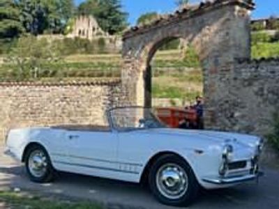 Occasion Alfa Romeo 2000 Veloce 132 ch (97 kW) 1962 Blanc Cabriolet