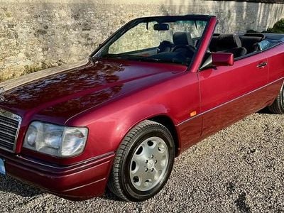 Rouge Occasion 1994 Mercedes E200 Cabriolet | 33 900 €