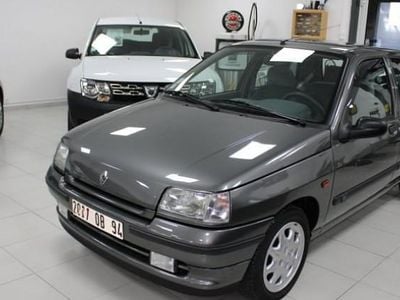 Occasion Renault Clio 80 ch (58 kW) 1994 Gris Citadine