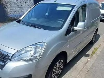 Gris Occasion 2016 Peugeot Partner Monospace | 10 950 €